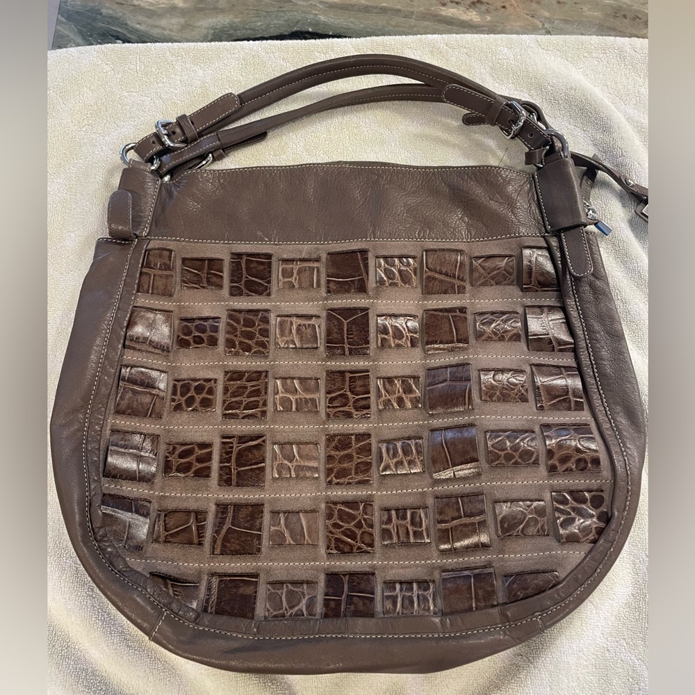 PUNTROTRES leather shoulder bag with a woven checkerboard - made in Spain